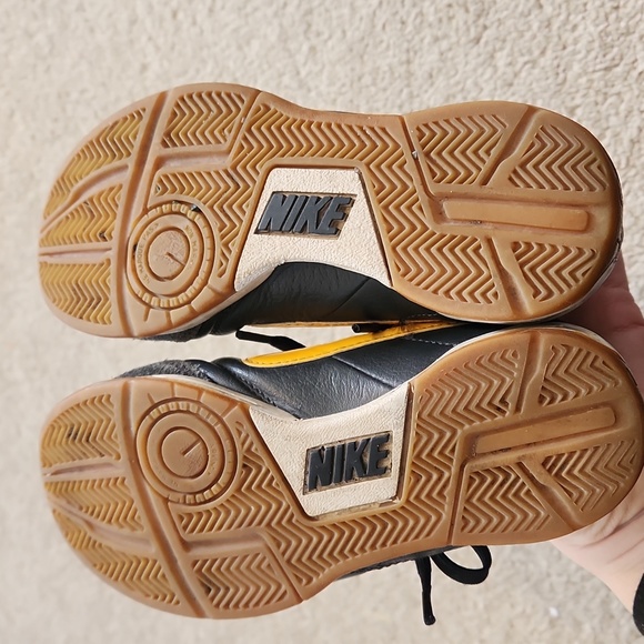 Toddler Nikes - Picture 2 of 4